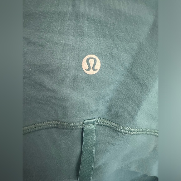 Lululemon size 8 define jacket. EUC - Picture 4 of 5